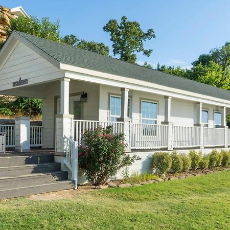 Crosstimbers Marina And Cottages Sperry Экстерьер фото