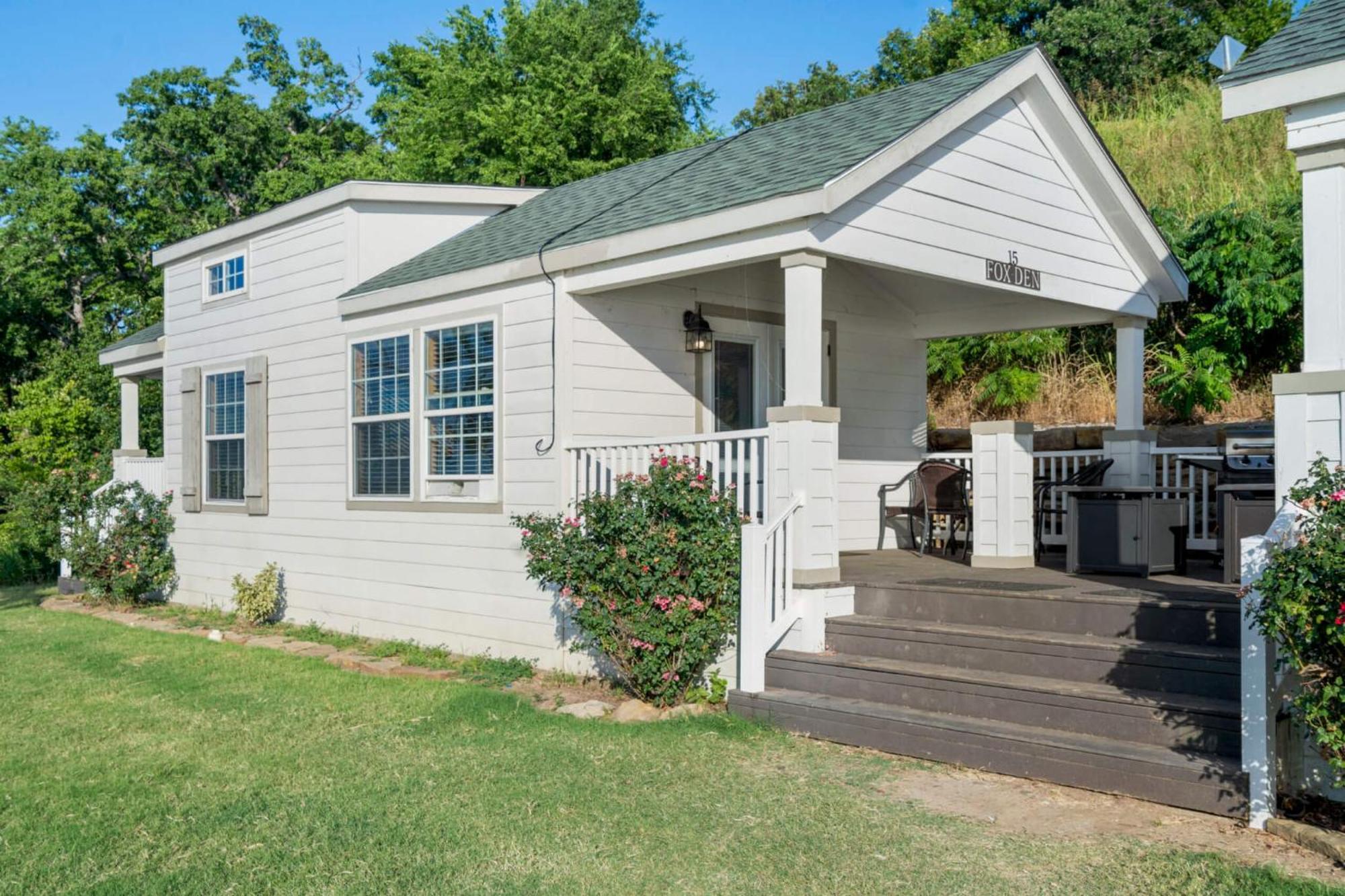 Crosstimbers Marina And Cottages Sperry Экстерьер фото
